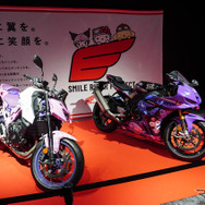 ホンダとサンリオのコラボによる特別な「クロミラッピング」仕様の2台（鈴鹿8耐2026）