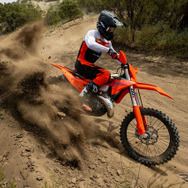 KTM 2027年型『XC/XC-F』シリーズ6モデルを発売