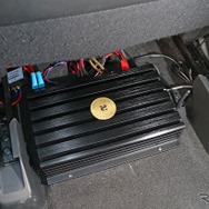 DSPアンプにはリゾルトのX8-DSPをチョイス。12チャンネルDSPと8チャンネルパワーアンプを内蔵した多機能モデルだ。