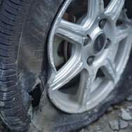 真夏の高速道路走行、タイヤ「バースト」要注意！…愛車のタイヤ点検いつしましたか？　タイヤトラブルが増加