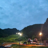 夜空に美しく映えるナイター照明