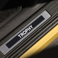 ディフェンダーの「DEFENDER TROPHY EDITION 2027」
