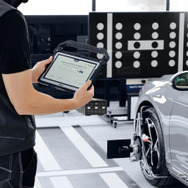 MAHLE と Rohde & Schwarz は、レーダーおよび ADAS センサーの機能を再現性のある条件で検査できる環境を、初めて実現