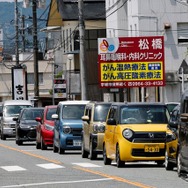ガソリンスタンドに長蛇の列（熊本県宇城市、7月30日）