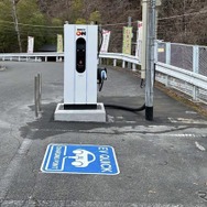 DMM EV ONの充電器（例）