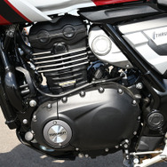 トライアンフ Thruxton 400（スラクストン400）