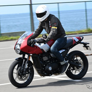 トライアンフ Thruxton 400（スラクストン400）