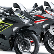 カワサキ Ninja 400（左）とNinja 250（右）2027年モデル