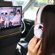 フルラッピング車両1台限定で、 “「VIBY LAND」へ向かう旅”をコンセプトにした没入型タクシーを運行