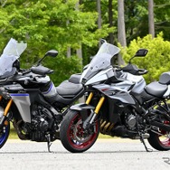 ヤマハ トレーサー9 GT＋ Y-AMT（左）とスズキ GSX-S1000GX（右）