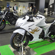 スズキ ジクサーSF250