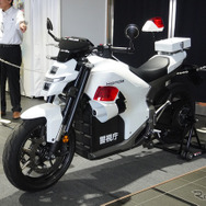 警視庁が展示した白バイ仕様のホンダ WN7