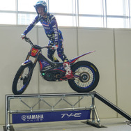 電動トライアルバイクによるデモンストレーションを披露したヤマハライダーの氏川政哉選手