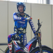 電動トライアルバイクによるデモンストレーションを披露したヤマハライダーの氏川政哉選手
