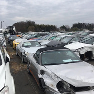 ヤード内に保管されている車両