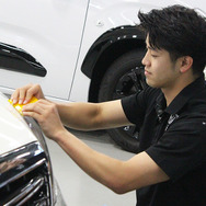 八光自動車BTCで、ボディコーティングやPPF施工を担当している久野氏