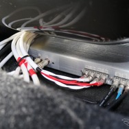 運転席側にはミッドバスをドライブするクワトロリゴのヘリテイジTWOが収められている。