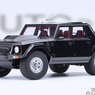 ランボルギーニ『LM002』の1/18スケールモデル
