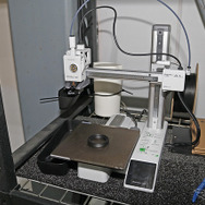 3Dプリンターを使って実際にパーツを作ってみた。こちらのツイーターリング程度であれば15分ほどで完成する。