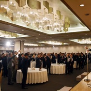 国土交通省北海道運輸局長石塚智之氏による乾杯の発声で和やかな懇親会がスタートした