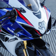 オプションのウイングレットを装着した新型GSX-R1000R