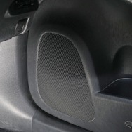 フロントスピーカーに選んだのはカロッツェリアのTS-V174S。ミッドバスはドアの純正位置にインナー取り付けされている。