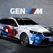 BMW『M5 M xDrive Touring』（Mパフォーマンス・パーツおよび特別ラッピング装備モデル）