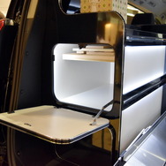 「ロータスII」の棺室には、実用的な収納BOXが設置されている