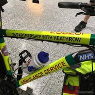 自転車救急隊の自転車には、ヒースロー空港を守る誇りが感じられる。