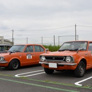 右から、トヨタ『カローラ・レビン』（1972）、『カローラ』（1971）