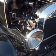 「T型フォード」の心臓部。エンジンスターターはアメリカから取り寄せられた。