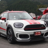 会場に集まった個性的なMINI