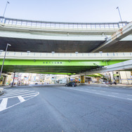 《写真提供 フォトック》池袋六ツ又交差点（東京都豊島区）