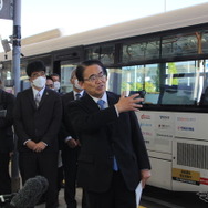 初日に登壇した愛知県 大村秀章 知事（右）と、埼玉工業大学 自動運転技術開発センター 渡部大志センター長