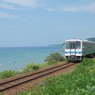 山陰本線江津～浜田間を走る普通列車。益田まではまだ本数は多い。