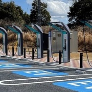 高速道路の急速充電器