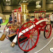 働くクルマの先輩たち！ 100年以上も昔のクラシックな消防車がズラリ…東京国際消防防災展2023