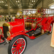 働くクルマの先輩たち！ 100年以上も昔のクラシックな消防車がズラリ…東京国際消防防災展2023