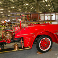 働くクルマの先輩たち！ 100年以上も昔のクラシックな消防車がズラリ…東京国際消防防災展2023