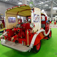 働くクルマの先輩たち！ 100年以上も昔のクラシックな消防車がズラリ…東京国際消防防災展2023