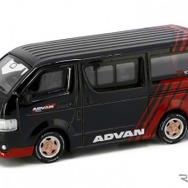 トヨタ ハイエース ADVAN