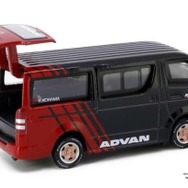 トヨタ ハイエース ADVAN