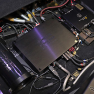 「パワーアンプ内蔵DSP」が搭載されたオーディオカーの一例（製作ショップ：アミューズ＜広島県＞）。