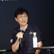 スーパー耐久レースにおいてスバルの監督を務める本井雅人氏（スバル研究実験センター長）