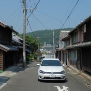 美々津の街並み。歴史景観保存地区に指定されているが、景観保存のポリシーはいささか中途半端でもあった。もっと徹底的に古風にやってもいいくらいだと思われた。