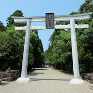 都農神社。特別派手な宣伝や案内はなかったが、いざ行ってみると立派な一之宮であった。