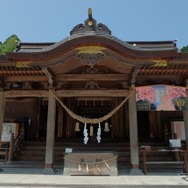 都農神社本殿。祀られているのは大己貴命（大国主命）。縁結びのパワースポットだ。