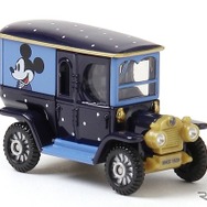 「洋服の青山」限定デザイン『トミカ製オリジナルミニカー』　(C) TAKARA TOMY、(C) Disney