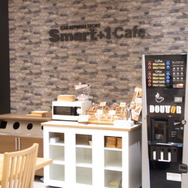 カフェスペースにはコーヒーとパンが用意される