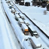 大雪に対する緊急発表…高速道と並行一般道で同時通行止めの可能性　国交省 画像